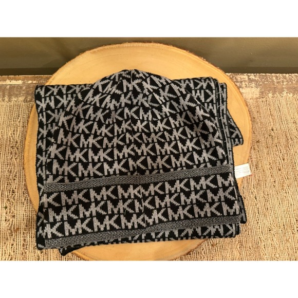 Michael Kors‎ 2 Piece Set SCARF, HAT Silver Lg Mk Logo Silver Black & Gray New - Picture 5 of 10